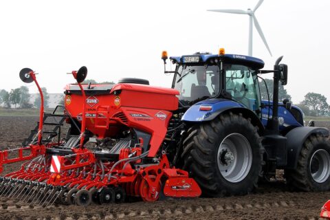 Traktor Landwirtschaft Landmaschinen Wesermarsch Kuhn New Holland Bruns 01
