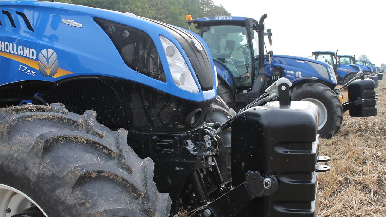 Traktor Landwirtschaft Landmaschinen Wesermarsch New Holland Bruns 02