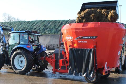 Traktor Landwirtschaft Landmaschinen Wesermarsch New Holland Bruns Kuhn 02