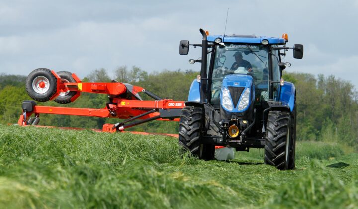 Traktor Landwirtschaft Landmaschinen Wesermarsch New Holland Bruns Kuhn Ernte