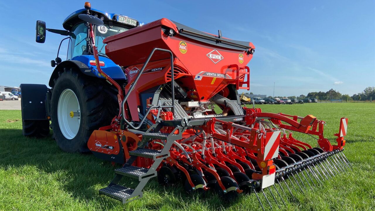 Traktor Landwirtschaft Landmaschinen Wesermarsch New Holland Bruns Kuhn Venta 3030