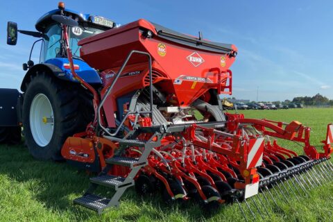 Traktor Landwirtschaft Landmaschinen Wesermarsch New Holland Bruns Kuhn Venta 3030
